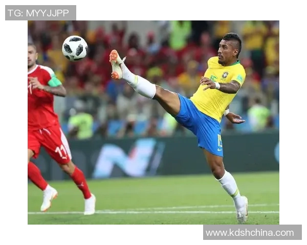 哪位足球明星在赛场上展现出超凡技艺与风采引发球迷热议