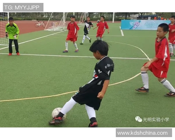 西安小区少年崭露头角成为足球明星的成长故事与梦想追逐